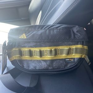 Nike ACG Karst Small Item Bag